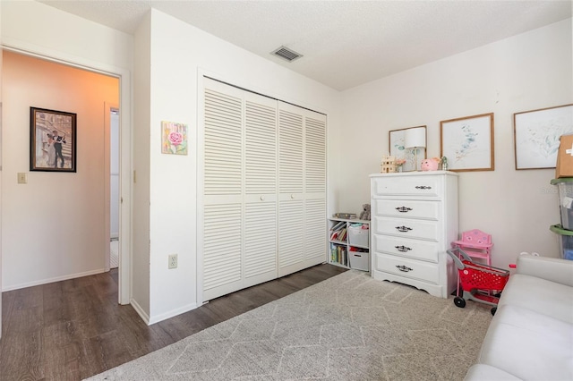 5666 Gardens Dr Unit 202, Sarasota, FL 34243 - living area featuring wood finished floors and baseboards