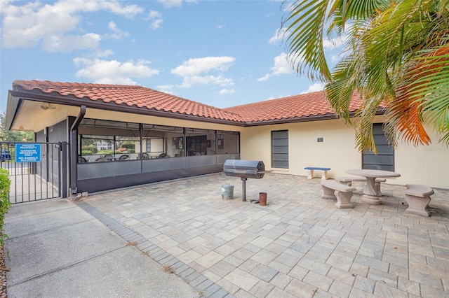 5666 Gardens Dr Unit 202, Sarasota, FL 34243 - view of patio featuring a gate and fence