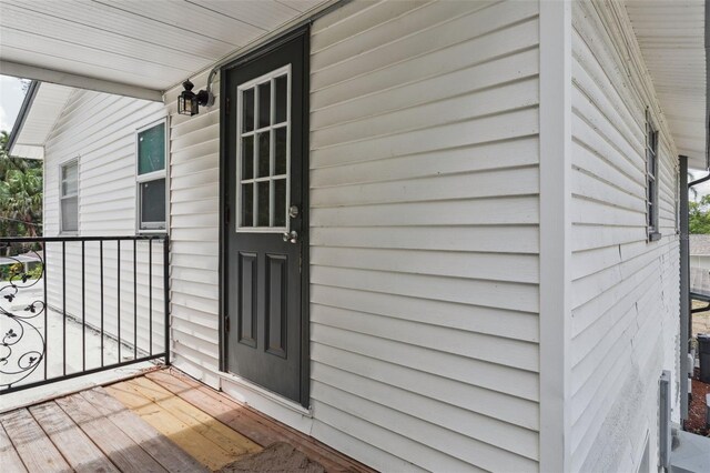 2814 W Humphrey St, Tampa, FL 33614 - view of doorway to property