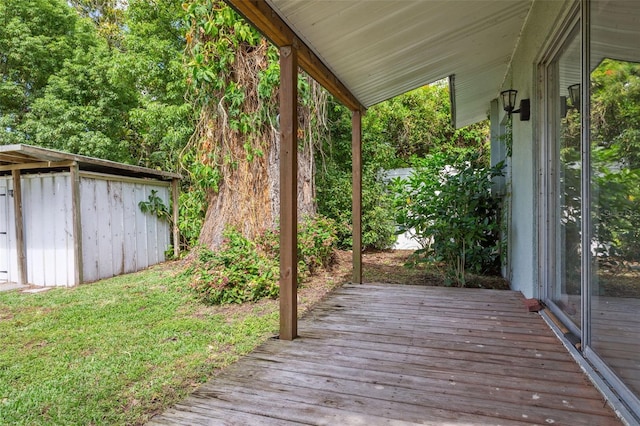 2814 W Humphrey St, Tampa, FL 33614 - view of wooden deck