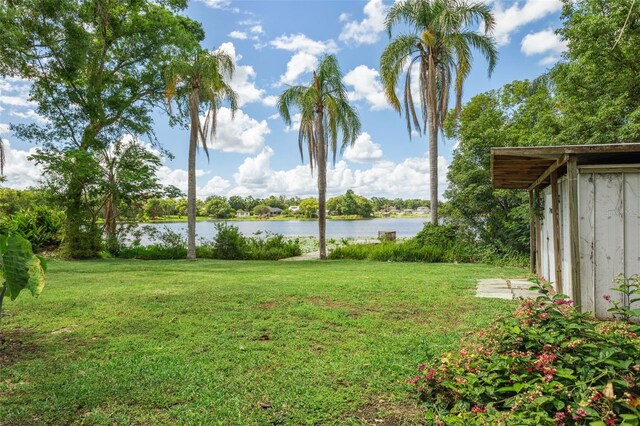 2814 W Humphrey St, Tampa, FL 33614 - view of green lawn featuring a water view