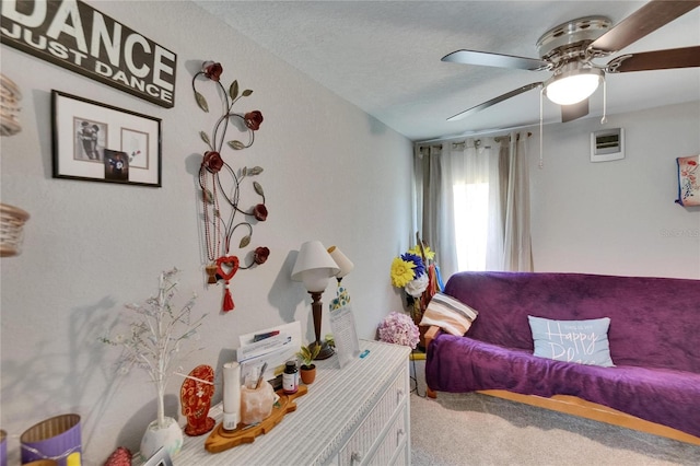528 S Seminole Ave, Fort Meade, FL 33841 - carpeted living room featuring ceiling fan