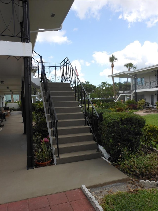 138 36th Ave N Unit 206W, Saint Petersburg, FL 33704 - photo 4