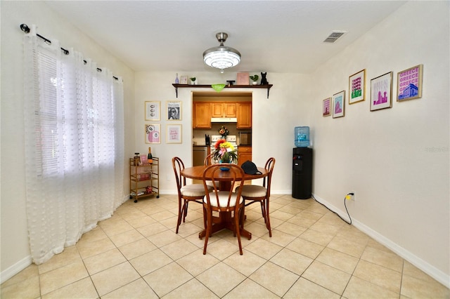 6150 Gulfport Blvd S Unit 302, Gulfport, FL 33707 - dining space featuring light tile patterned flooring and baseboards