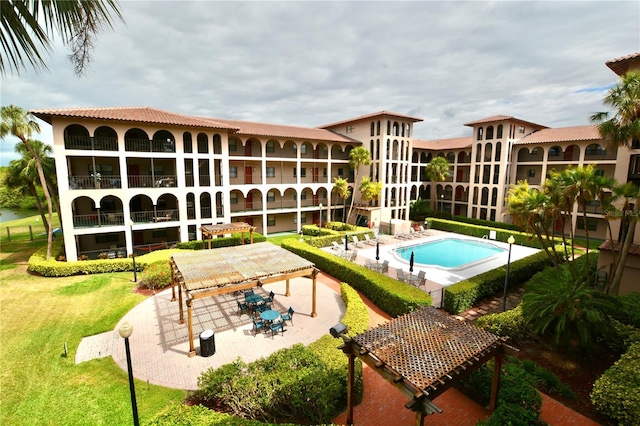 6150 Gulfport Blvd S Unit 302, Gulfport, FL 33707 - community pool with a patio