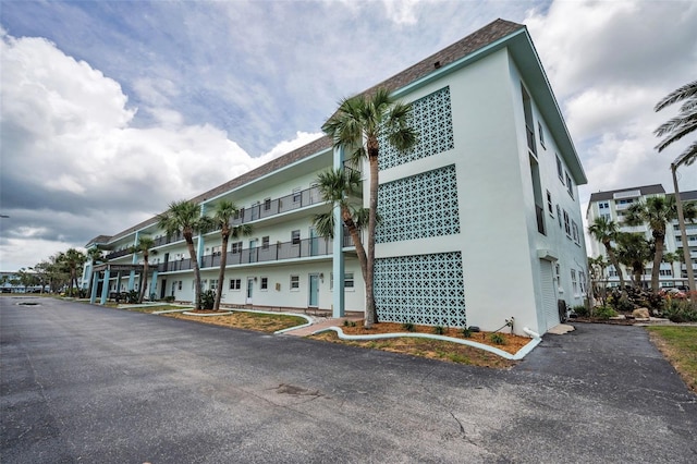 8 Glencoe Pl Unit 305, Dunedin, FL 34698 - view of building exterior