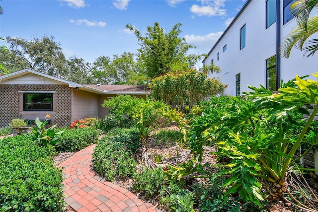 750 Alda Way NE, Saint Petersburg, FL 33704 - view of side of home