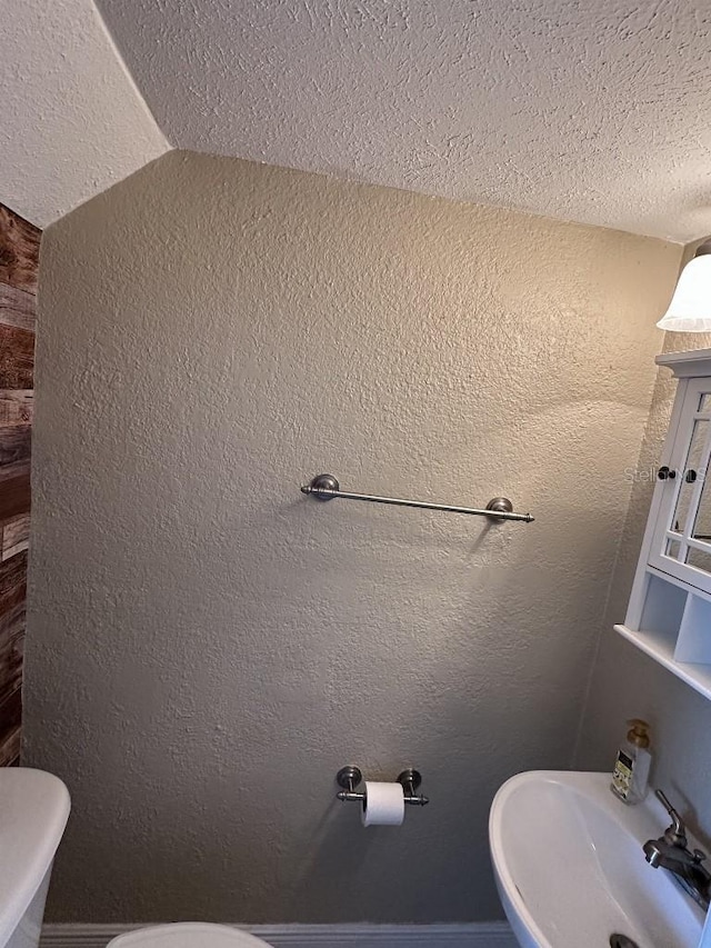 2557 Cedar Cypress Ct, Tampa, FL 33618 - bathroom with a textured ceiling and a textured wall