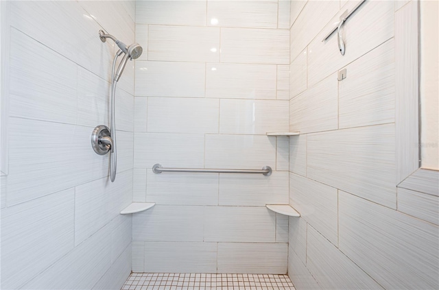10051 82nd Ln, Seminole, FL 33777 - full bath featuring a tile shower