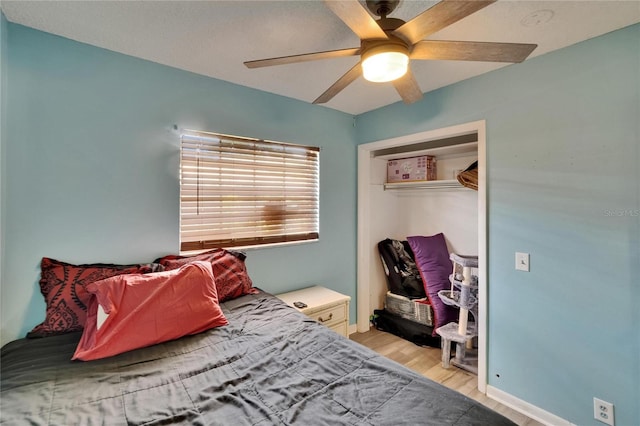 1716 Bayou Cir, Lakeland, FL 33803 - bedroom featuring light wood finished floors, a ceiling fan, and a closet