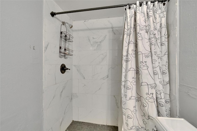 1716 Bayou Cir, Lakeland, FL 33803 - full bathroom featuring a tile shower