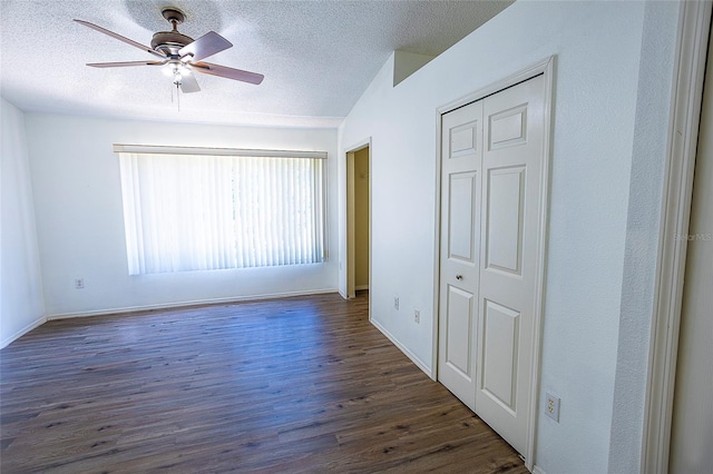 8545 Hunters Key Cir, Tampa, FL 33647 - empty room featuring dark wood finished floors, a textured ceiling, ceiling fan, and baseboards