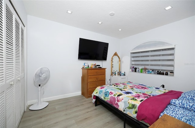 2901 SW 136th Ct, Miami, FL 33175 - bedroom featuring wood finished floors, a closet, baseboards, and recessed lighting