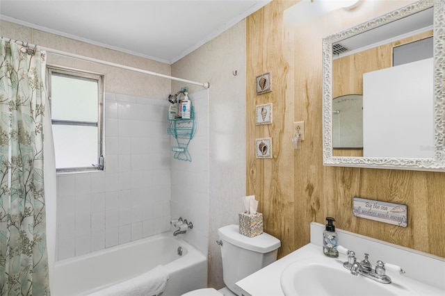 2220 S Coon Pt, Crystal River, FL 34429 - bathroom with shower / bathtub combination with curtain, toilet, crown molding, and vanity