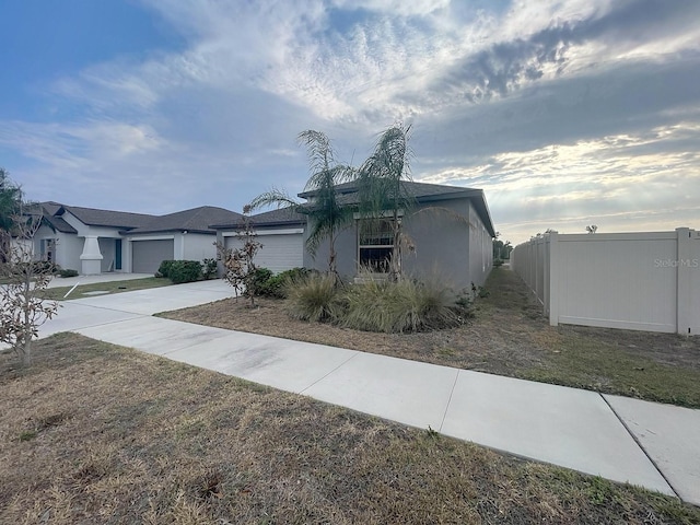 11524 Sage Canyon Dr, Riverview, FL 33578 - view of front of property with stucco siding, driveway, an attached garage, and fence