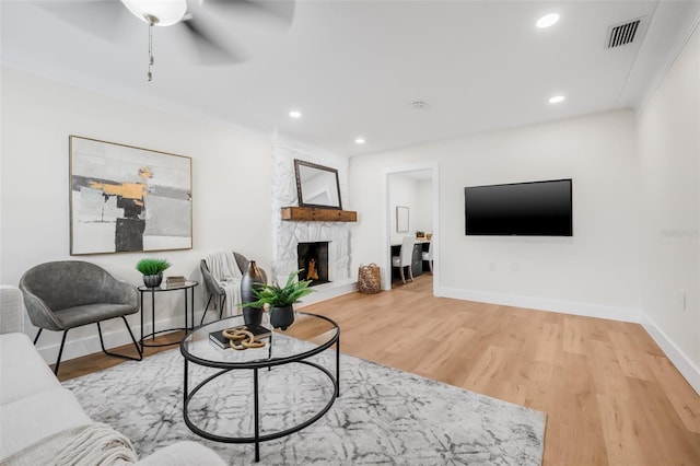 526 62nd Ave NE, Saint Petersburg, FL 33702 - living area featuring a stone fireplace, ceiling fan, recessed lighting, baseboards, and wood finished floors
