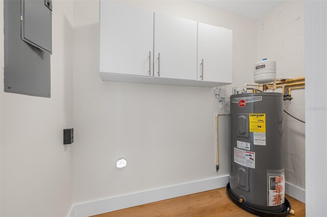 526 62nd Ave NE, Saint Petersburg, FL 33702 - utilities with water heater and electric panel