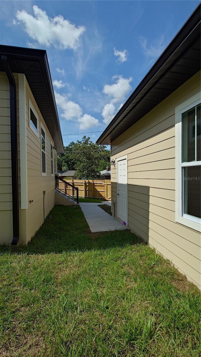 7013 N 15th St, Tampa, FL 33610 - view of yard