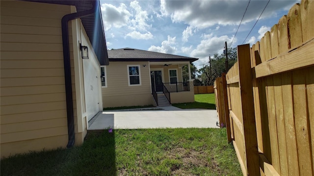 7013 N 15th St, Tampa, FL 33610 - view of yard featuring ceiling fan and a patio area