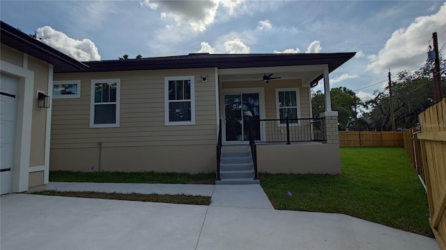 7013 N 15th St, Tampa, FL 33610 - view of front facade featuring covered porch and a ceiling fan