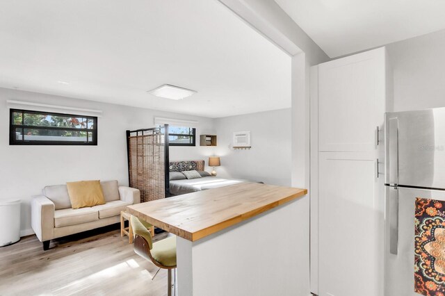 2859 Dartmouth Ave N, Saint Petersburg, FL 33713 - living room featuring light wood finished floors