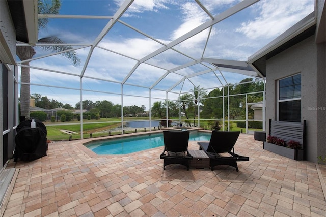 outdoor pool featuring a patio, an in-ground hot tub, a water view, a grill, and a lanai
