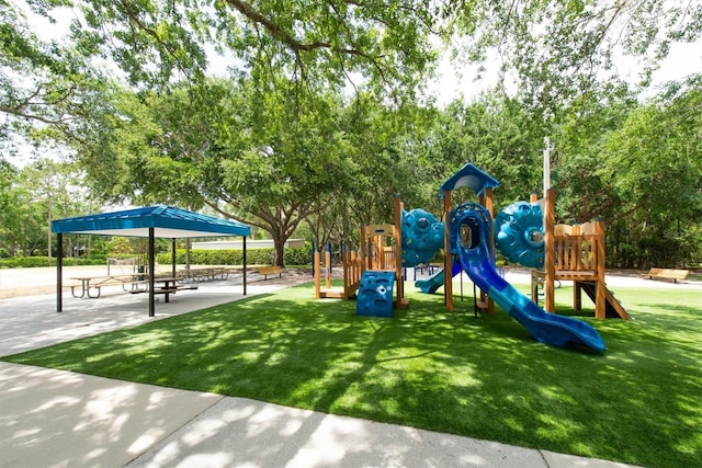 3716 Janus Way, Palm Harbor, FL 34685 - communal playground with a yard