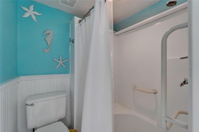 1028 Apollo Beach Blvd Unit 21, Apollo Beach, FL 33572 - full bath with wainscoting, a shower with shower curtain, and toilet