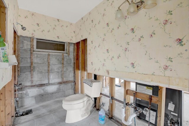 11628 Grove St, Seminole, FL 33772 - bathroom featuring tile patterned floors, wallpapered walls, and toilet