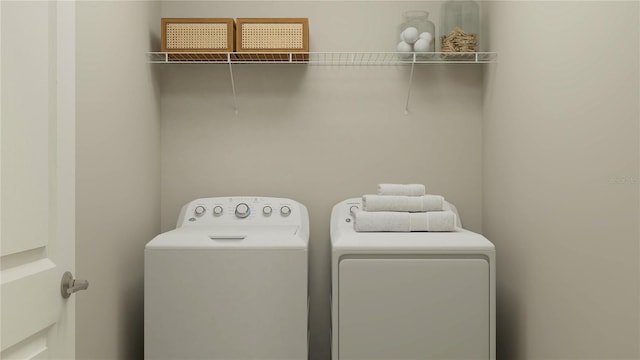 11761 E 71st Ter, Palmetto, FL 34221 - laundry area featuring washer and dryer