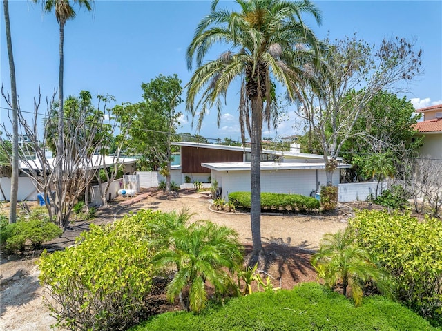 31 Dolphin Dr, Treasure Island, FL 33706 - view of yard with fence