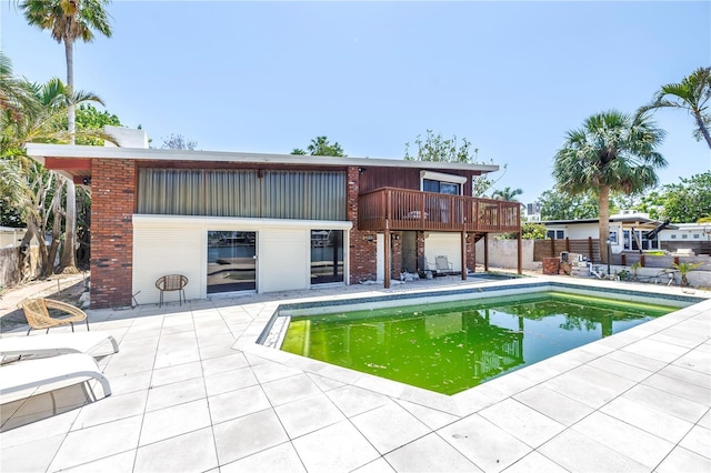 31 Dolphin Dr, Treasure Island, FL 33706 - swimming pool with a patio, fence, and a deck