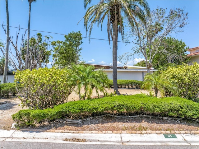 31 Dolphin Dr, Treasure Island, FL 33706 - view of side of home with stucco siding