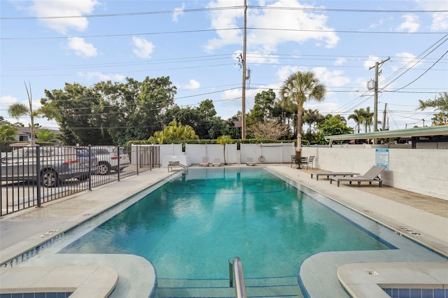 3102 W Horatio St Unit 13, Tampa, FL 33609 - community pool with fence