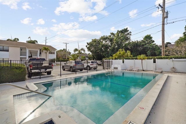 3102 W Horatio St Unit 13, Tampa, FL 33609 - community pool with fence
