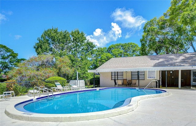 2139 Elm St Unit 308, Dunedin, FL 34698 - community pool with fence and a patio