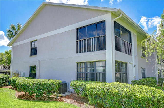 2139 Elm St Unit 308, Dunedin, FL 34698 - view of home's exterior featuring stucco siding and cooling unit