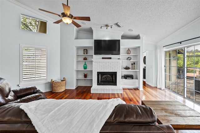 16804 Windsor Park Dr, Lutz, FL 33549 - living area with lofted ceiling, crown molding, a ceiling fan, a textured ceiling, and wood finished floors
