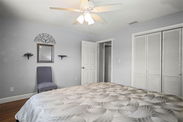 bedroom with baseboards, a closet, dark wood-type flooring, and ceiling fan