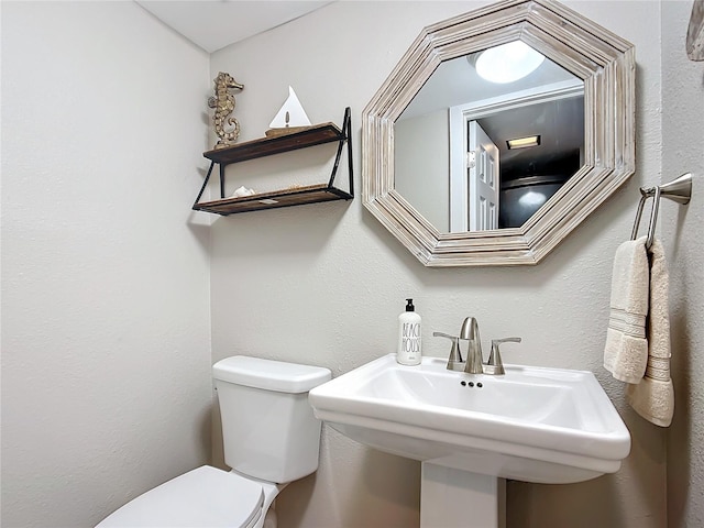 2695 N Seabreeze Pt Unit I1, Crystal River, FL 34429 - half bath featuring toilet and a sink