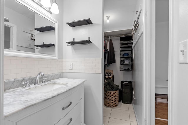 1489 77th Ave N, Saint Petersburg, FL 33702 - bathroom featuring tile patterned flooring, vanity, and a walk in closet