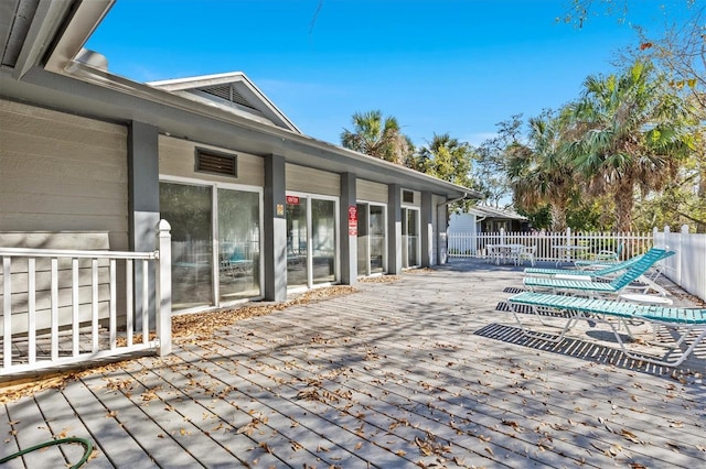 39650 US Highway 19 N Unit 553, Tarpon Springs, FL 34689 - wooden deck featuring fence
