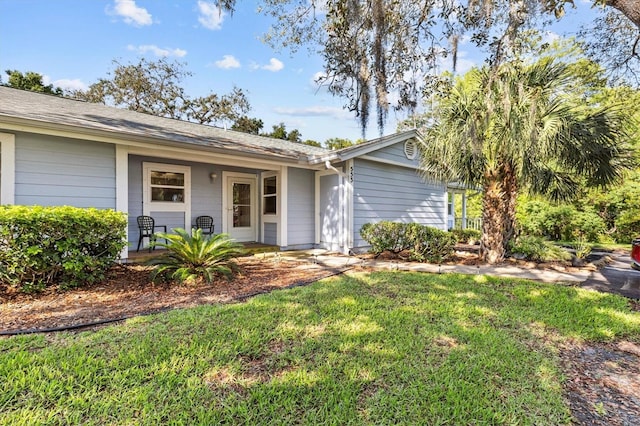 39650 US Highway 19 N Unit 553, Tarpon Springs, FL 34689 - ranch-style home with a front lawn and a porch
