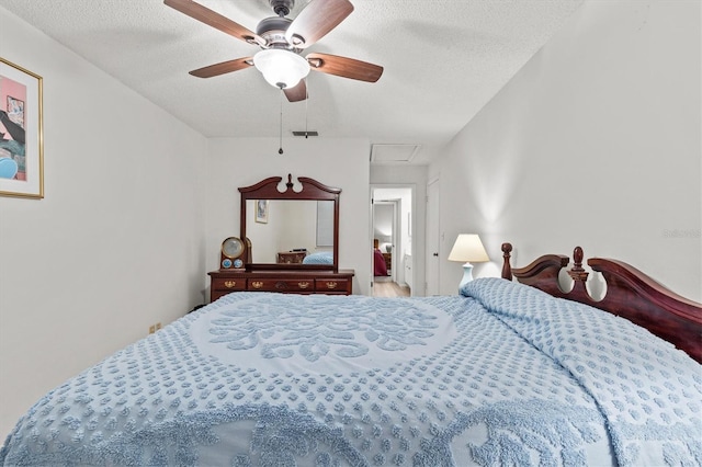 39650 US Highway 19 N Unit 553, Tarpon Springs, FL 34689 - bedroom with a textured ceiling and ceiling fan