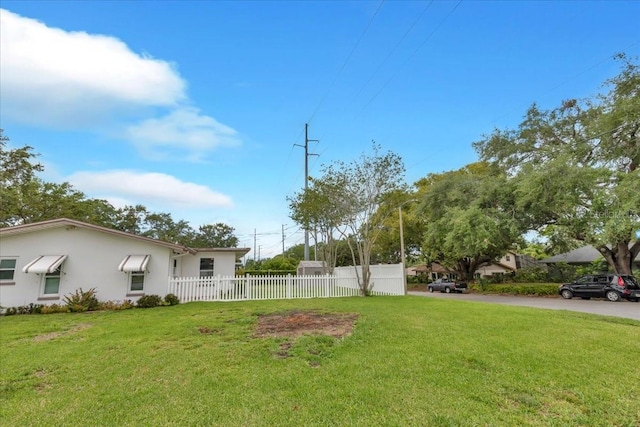 1666 Souvenir Dr, Clearwater, FL 33755 - view of yard