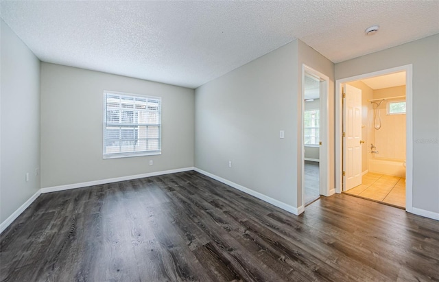 1712 Crossvine Ct, Trinity, FL 34655 - unfurnished room with dark wood finished floors and a textured ceiling