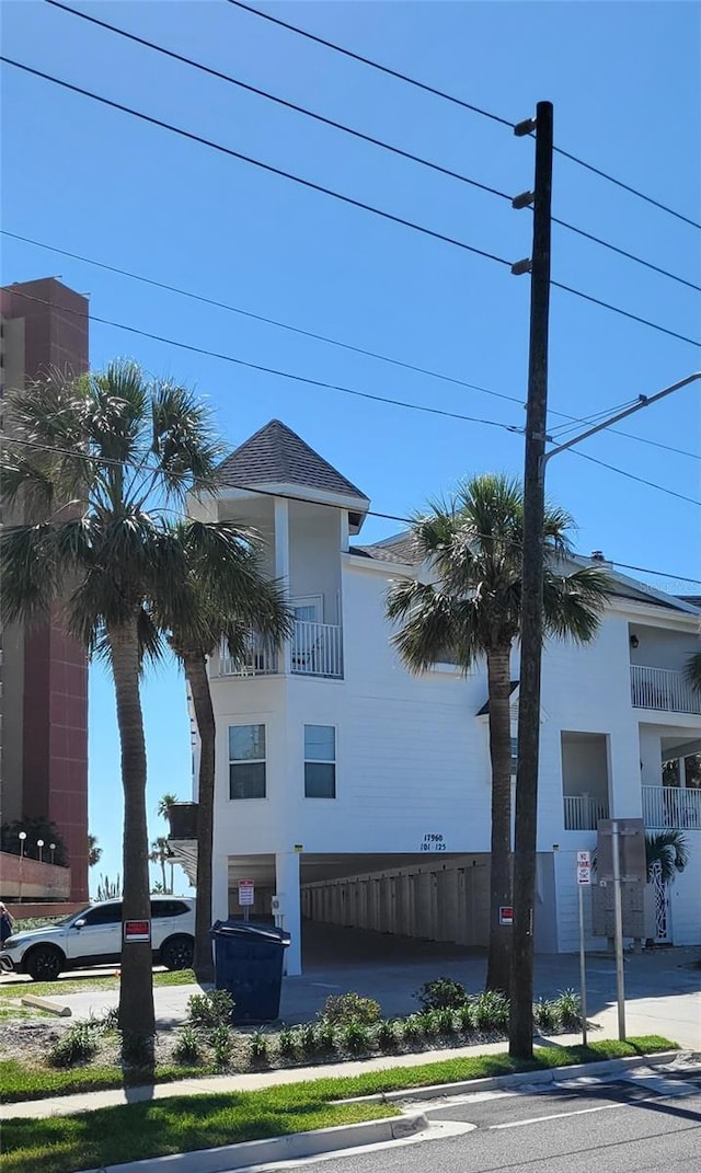 17960 Gulf Blvd Unit 101, Redington Shores, FL 33708 - view of front facade featuring stucco siding and a balcony