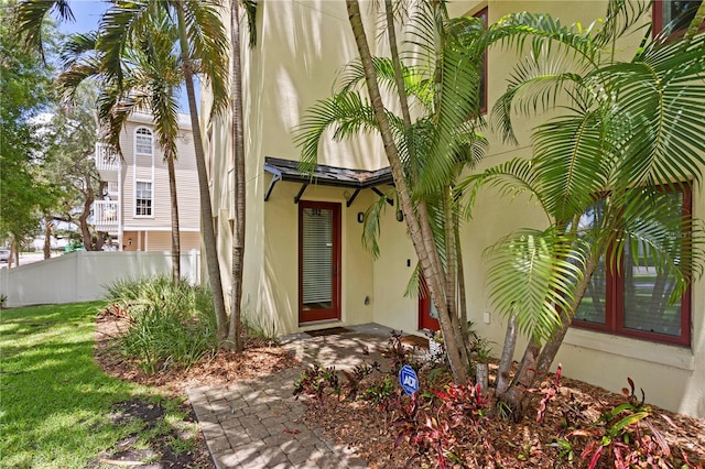 512 S Glen Ave, Tampa, FL 33609 - view of exterior entry featuring stucco siding and fence