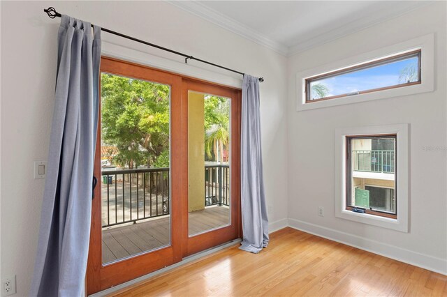 512 S Glen Ave, Tampa, FL 33609 - doorway to outside featuring ornamental molding, wood finished floors, and baseboards