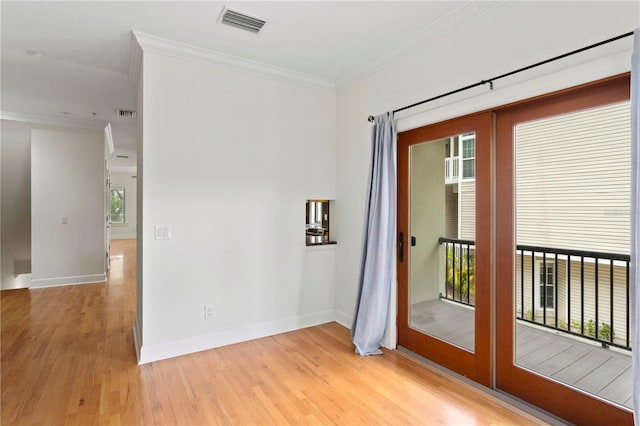 512 S Glen Ave, Tampa, FL 33609 - empty room featuring crown molding, light wood finished floors, and baseboards